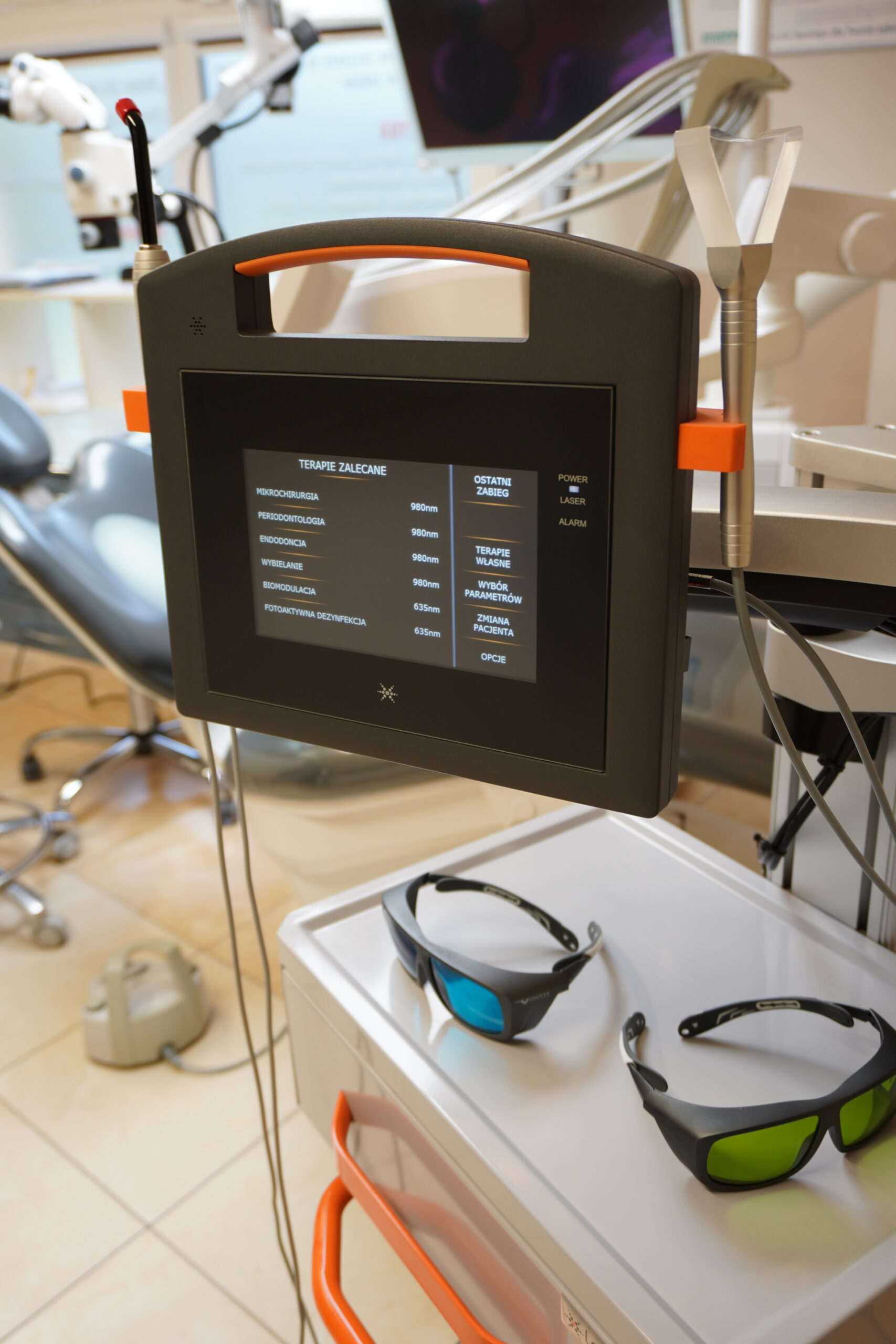 ewident radom stomatolog stomatologia dentysta mikroskop leczenie pod mikroskopem