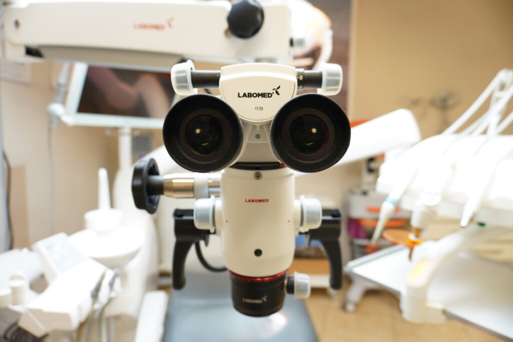 ewident radom stomatolog stomatologia dentysta mikroskop leczenie pod mikroskopem
